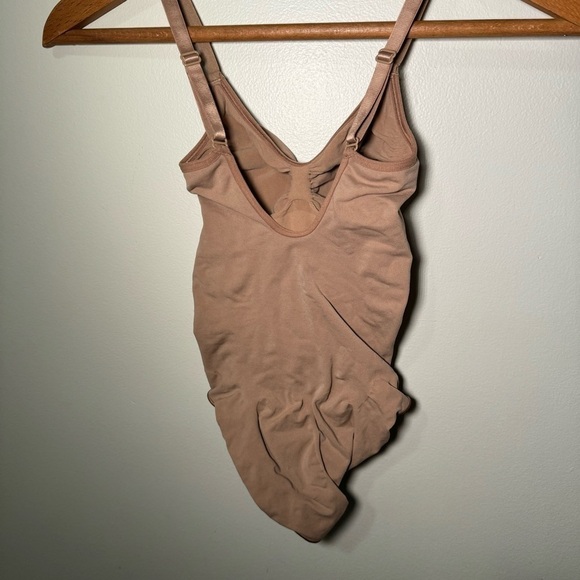 Skims Seamless Sculpting Bodysuit Brief S/M - Picture 6 of 12